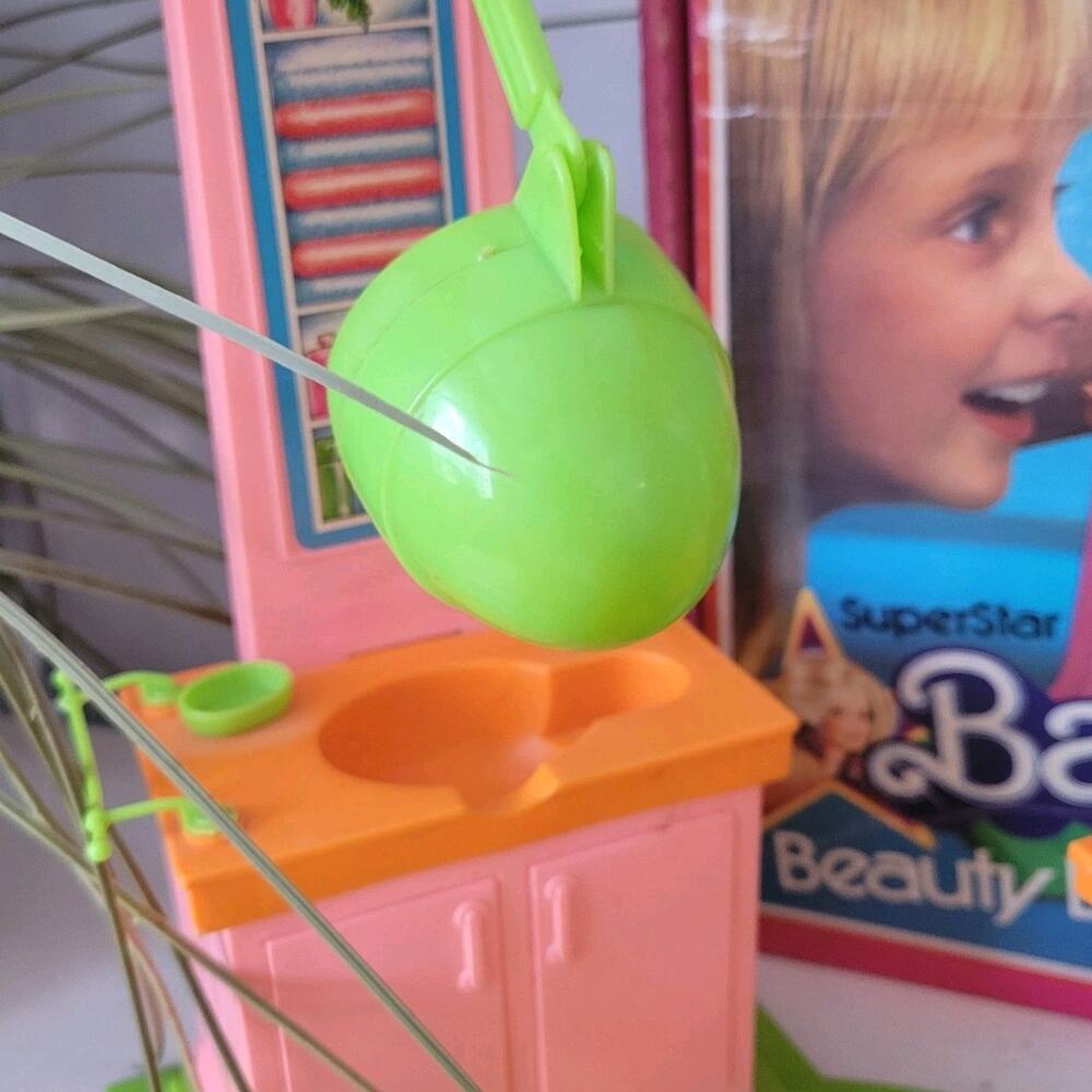 1976 Mattel Superstar Barbie Beauty Boutique w/Box NO. 9795 See Desc. - Picture 11 of 14